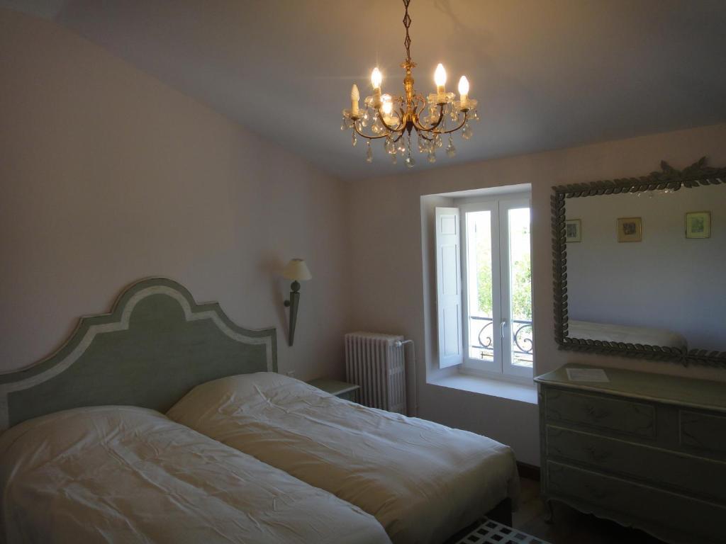 Les Terres De Saint Hilaire Bed & Breakfast Ollieres Room photo